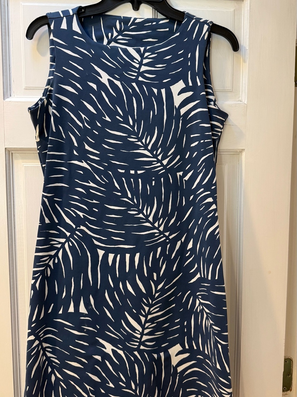 MAHI GOLD Navy and White leaf design